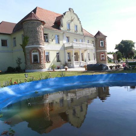 Hotel Gutshaus Darsikow Exterior foto