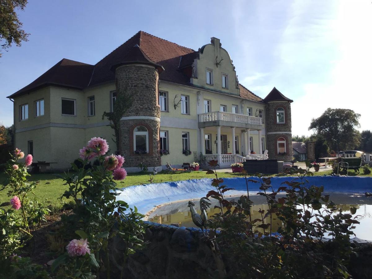 Hotel Gutshaus Darsikow Exterior foto