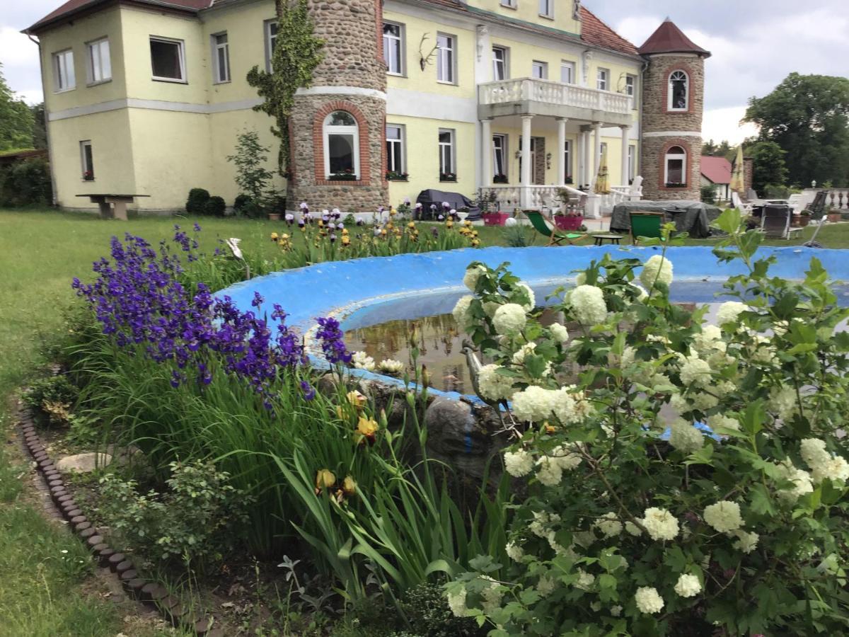 Hotel Gutshaus Darsikow Exterior foto