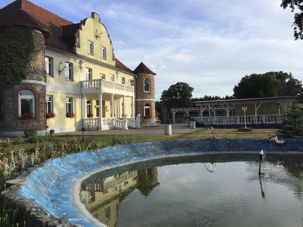 Hotel Gutshaus Darsikow Exterior foto