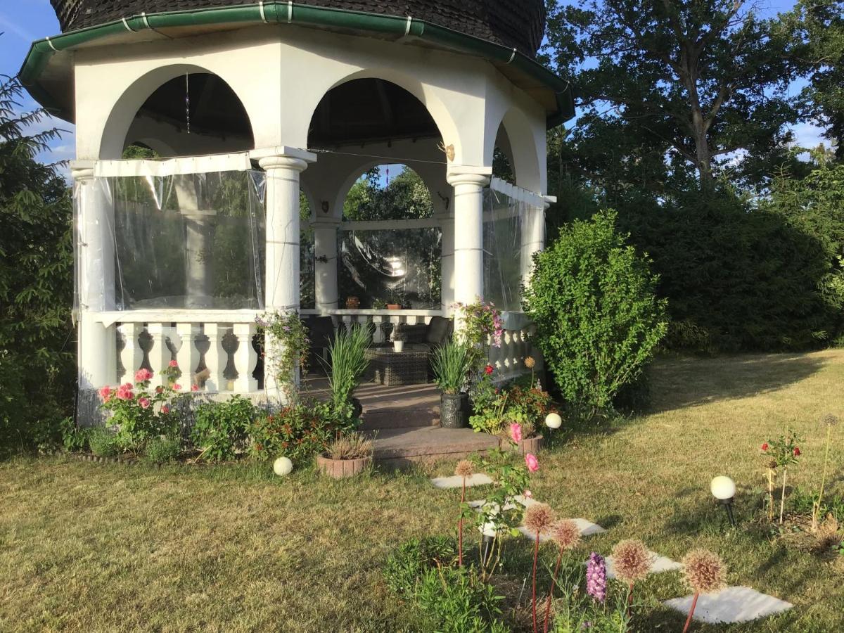Hotel Gutshaus Darsikow Exterior foto
