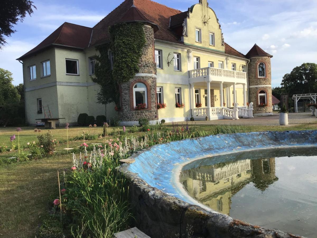 Hotel Gutshaus Darsikow Exterior foto