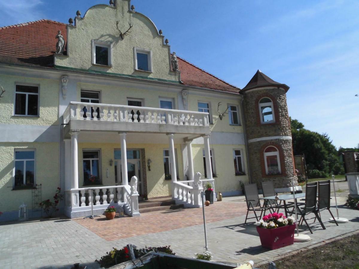 Hotel Gutshaus Darsikow Exterior foto