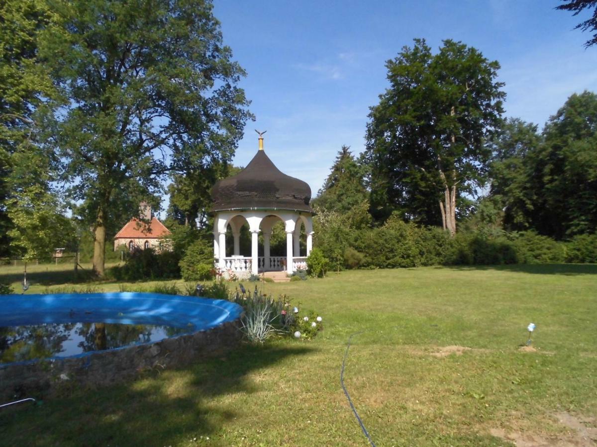 Hotel Gutshaus Darsikow Exterior foto