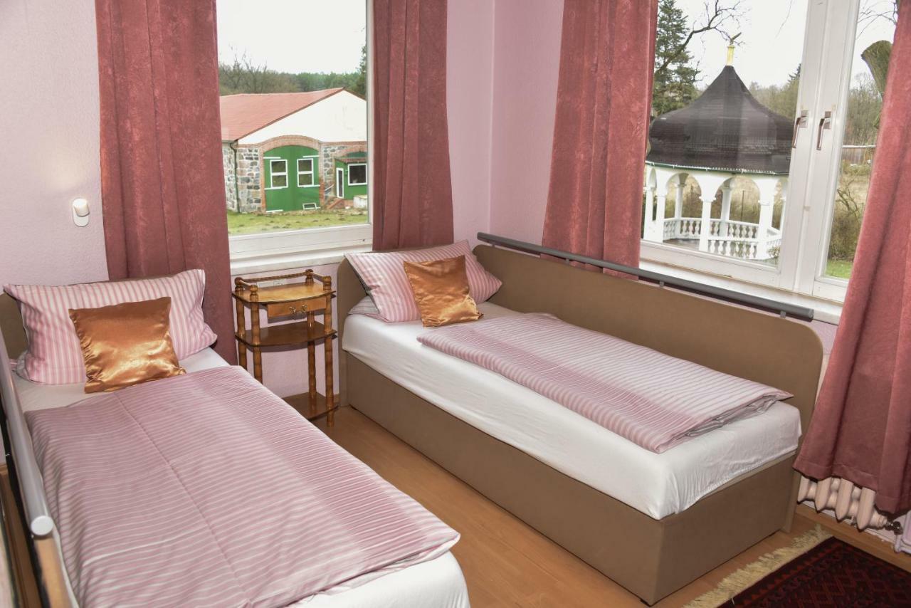 Hotel Gutshaus Darsikow Exterior foto