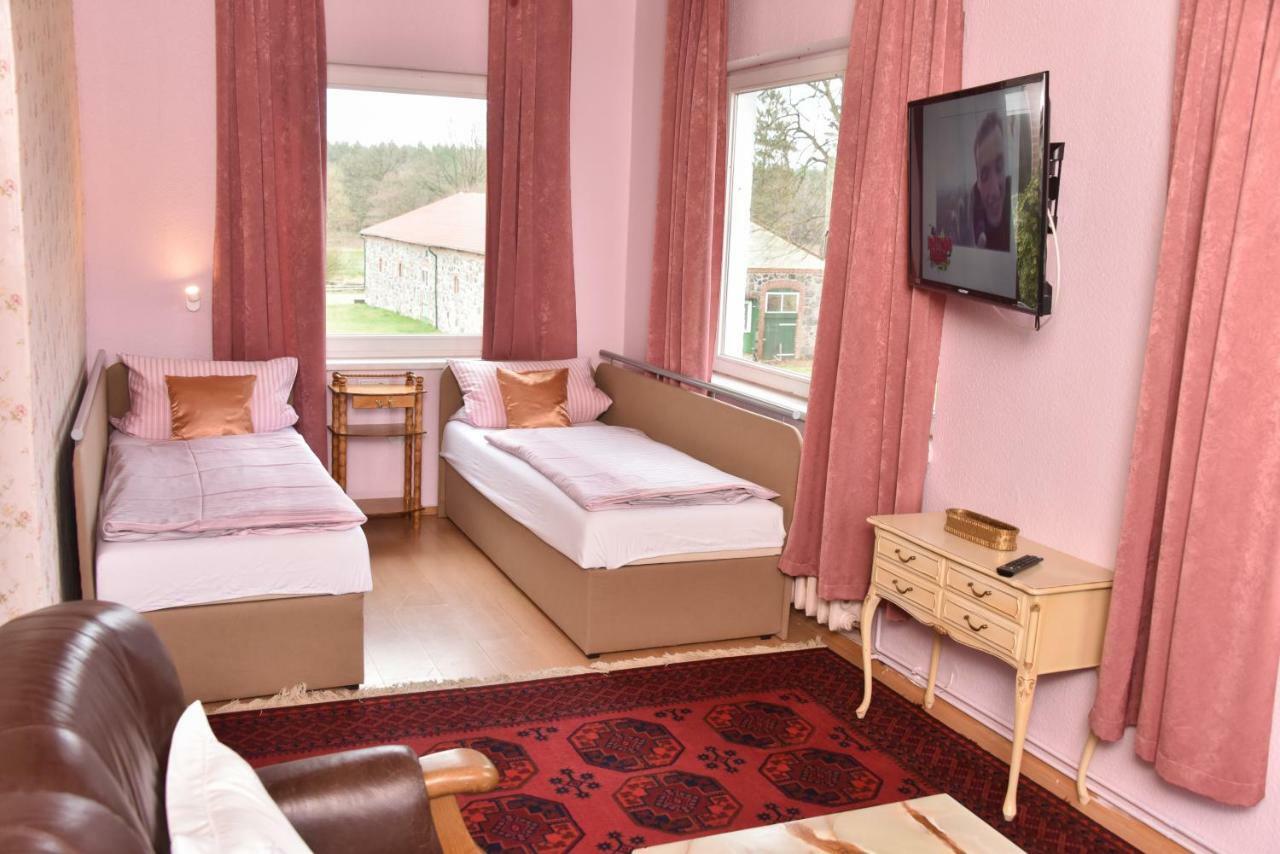 Hotel Gutshaus Darsikow Exterior foto